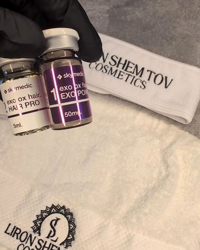 בקבוקוני האקסוזומים לשיער בקליניקה של לירון שם טוב